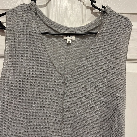 Tank - Picture 2 of 3